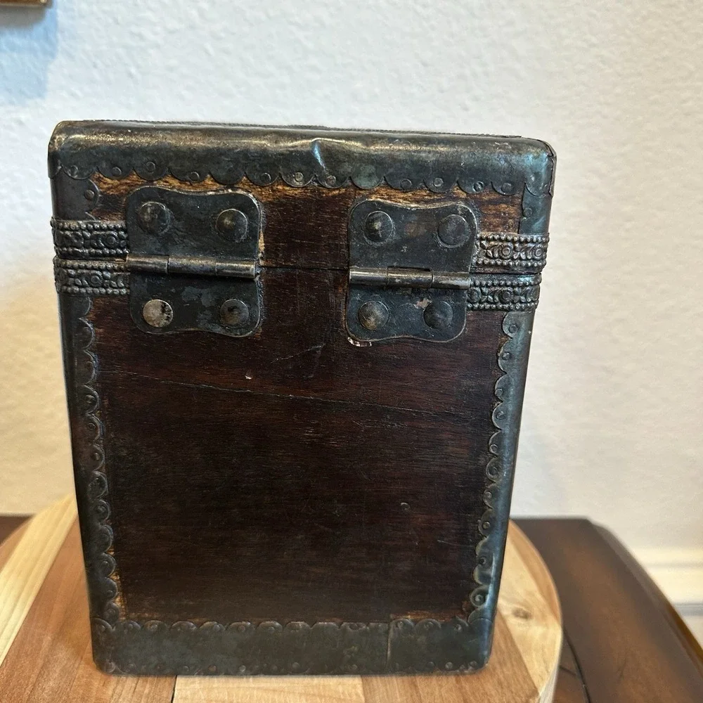 Vintage Wooden Trinket Keepsakes Box 7.75 Inch Patina Metal Trim‎ Accent Ornate
